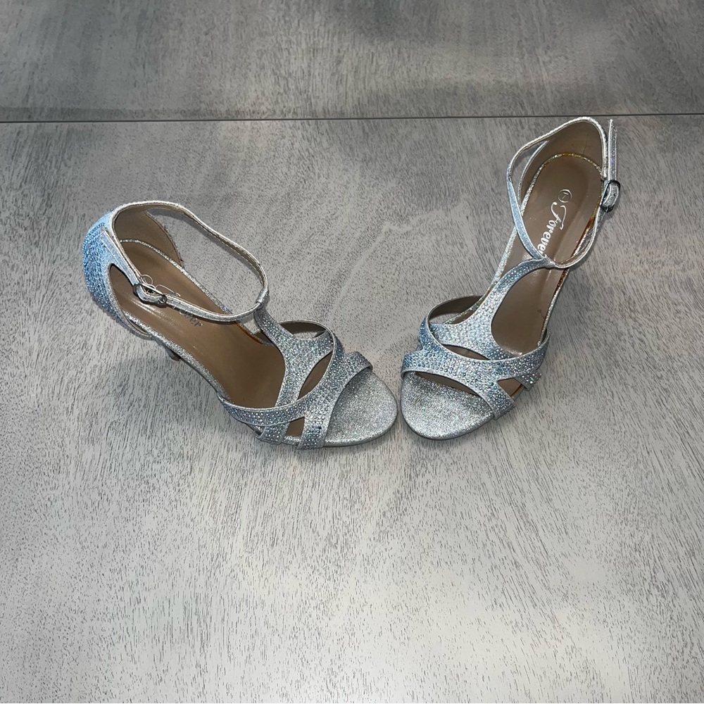 Forever Heels 👠 - Picture 8 of 9